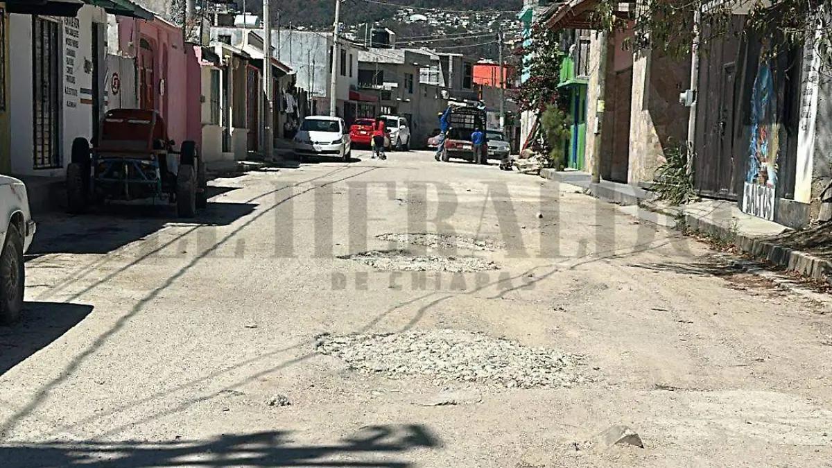 Calle con baches en San Cristóbal de las Casas (2)